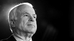 Thượng nghị sĩ John McCain qua đời ở tuổi 81 vì ung thư não