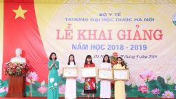 Trao học bổng Dạ Hương chung sức cùng nữ thầy thuốc tương lai Lần thứ 10 cho SV ĐH Dược HN