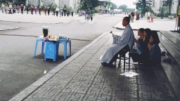 Trẻ sơ sinh rơi ở Linh Đàm: Bé vắn số được sư thầy chùa Linh Đường làm lễ cầu siêu