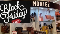 Black Friday: Hàng hiệu bung hàng sale 'khủng' trong các trung tâm thương mại