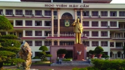 Thi môn Toán, Lý, Hóa chỉ đạt điểm trung bình vẫn thành Á khoa của Học viện Hậu cần