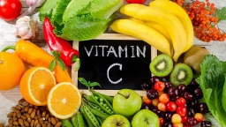 Bác sĩ nhi cảnh báo những sai lầm tai hại khi bổ sung Vitamin C cho trẻ không đúng cách