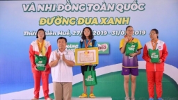 Nữ sinh lớp 7 của Hà Nội giành 2 Huy chương Vàng giải Bơi cứu đuối học sinh