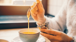 Điều gì xảy ra với cơ thể khi uống một cốc nước ấm pha mật ong mỗi ngày?