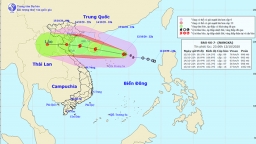 Tin bão khẩn cấp: Cơn bão số 7 đang tiến sát nước ta