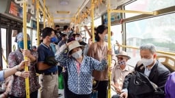 Hà Nội: Từ 0 giờ ngày 8/3 kết thúc giãn cách hành khách đi phương tiện công cộng