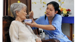 Có người thân bị nhớ nhớ, quên quên, hay nhầm lẫn… cần chăm sóc thế nào?