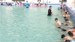 Huyện Thường Tín mở lớp dạy bơi miễn phí cho trẻ em