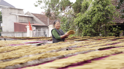 Độc đáo quy trình làm hương se tay ở làng hương 300 tuổi