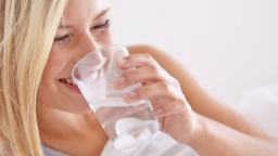Lợi ích không ngờ của việc uống nước ấm