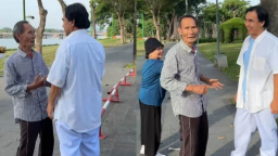 Cụ ông 83 tuổi xúc động khi gặp MC Quyền Linh: Đây là điều hạnh phúc nhất với tôi