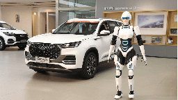 Robot bán xe hơi, hướng dẫn tận tình như người thật