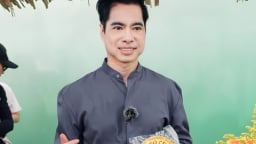 Danh ca Ngọc Sơn chưa kịp bán đã hết kẹo cu đơ tại Hà Tĩnh, xứng danh 