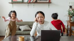 Hành trình chữa lành cho những bà mẹ đi làm kiệt sức về tinh thần