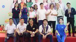 Hoa hậu Bùi Quỳnh Hoa bị thương khi đi đào măng