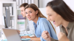 Làm sao để ghìm lại sự ganh tị với thành công của người khác?