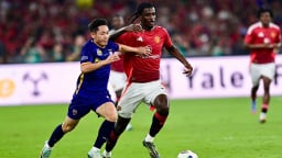 Hai Long, Hoàng Đức cùng ASEAN All Stars đánh bại Man Utd