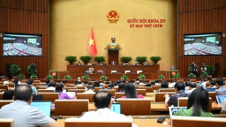Lương nhà giáo được xếp hạng cao nhất; không cấm dạy thêm, học thêm