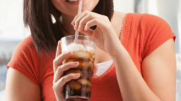 Uống nước ngọt mỗi ngày: Những tác động nguy hại âm thầm đến sức khỏe không ai ngờ