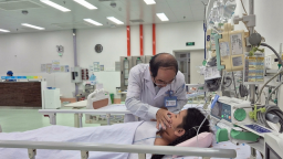 Cấp cứu kịp thời bé gái bị sốt xuất huyết nặng