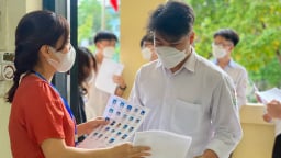 Thi THPT 2025: Thí sinh nhìn bài bạn, trao đổi bài với bạn trong phòng thi bị trừ 25% số điểm