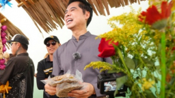 Danh ca Ngọc Sơn “khóc hết nước mắt” vì bị cướp khách tại phiên chợ quê Hà Tĩnh