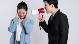 Những dấu hiệu cảnh báo một mối quan hệ độc hại ở tuổi teen