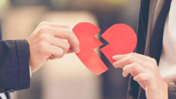 Stalk người yêu cũ mỗi đêm: Một dấu hiệu chưa vượt qua hay đang tự làm tổn thương mình?