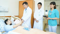 Nữ bệnh nhân 18 tuổi bị ung thư dạ dày di căn được cứu sống ngoạn mục