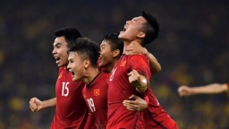 Hết hiệp 1, Huy Hùng, Đức Huy ghi bàn tuyệt đẹp, Việt Nam 2-1 Malaysia