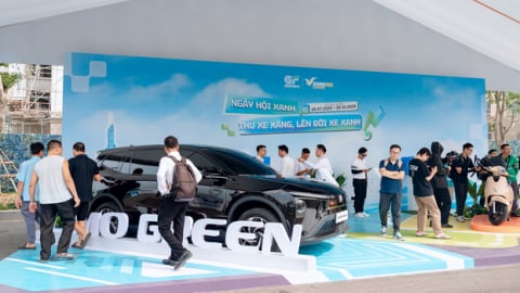 Tài xế công nghệ “kéo hội” đi lên đời xe điện, đơn chốt liên tục trong “Ngày hội xanh” tại Hà Nội