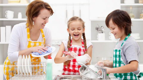 8 cách khuyến khích con bạn làm việc nhà