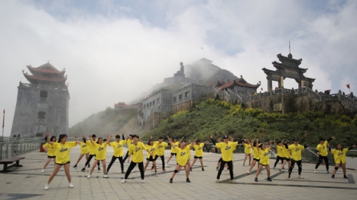 Công viên Sun World náo nhiệt trong vòng bán kết Flashmob ‘Sóng tuổi trẻ’