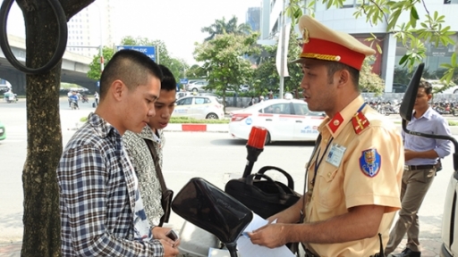 10 lỗi vi phạm giao thông và mức phạt mà người điểu khiển xe máy vi phạm nhiều nhất