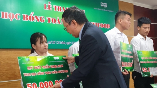 NutiFood trao học bổng toàn phần cho sinh viên Đại học Quốc gia TP. HCM