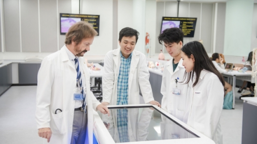 Nữ sinh chuyên Văn trúng học bổng 'khủng' ngành Cử nhân Điều dưỡng của VinUni