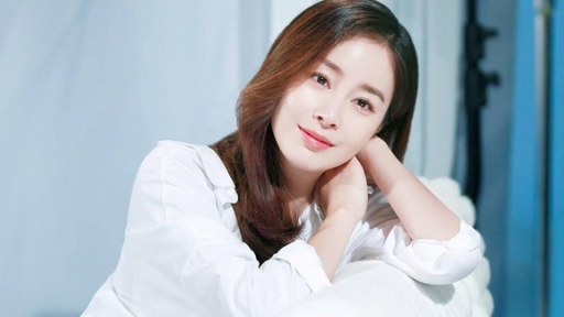 Sắp bước sang tuổi 42, 'ngọc nữ' Kim Tae Hee vẫn sở hữu làn da không tuổi nhờ 5 bí quyết