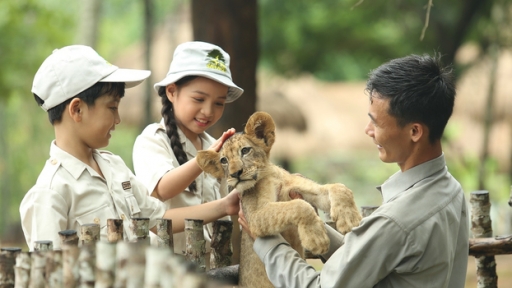 Chuyện ít người biết về những “bảo mẫu” động vật hoang dã tại Vinpearl Safari Phú Quốc