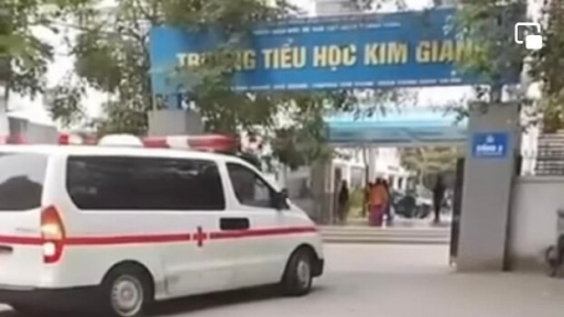 Hà Nội: 50 học sinh nghi ngộ độc sau khi đi dã ngoại, tạm dừng hoạt động bếp ăn