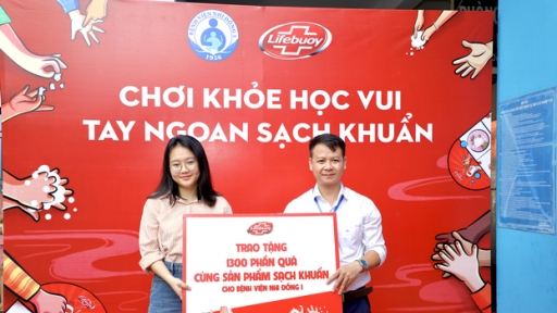 Lifebuoy trao tặng hàng nghìn bộ trò chơi giáo dục trẻ rửa tay và sản phẩm sạch khuẩn đến 22 bệnh viện nhi toàn quốc