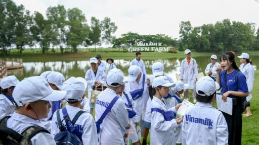 Vinamilk lan tỏa ý thức bảo vệ môi trường đến học sinh qua siêu nhà máy sữa và trang trại Green Farm