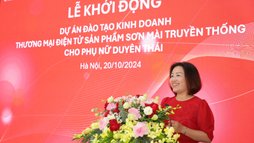 Công ty Coca-Cola Việt Nam đào tạo thương mại điện tử cho Phụ Nữ làng nghề Sơn Mài