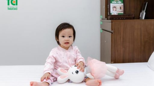 Khóc không ra tiếng, đi khám bé 1 tuổi phát hiện viêm thanh quản