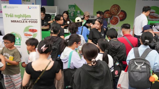 K-food thu hút khách tham quan tại Ngày hội Văn hóa Hữu nghị Việt – Hàn 2025
