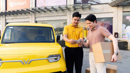 Chạy lanh, chở hàng “băng băng”, sạc pin miễn phí: VinFast EC Van khiến giới tiểu thương mê mẩn