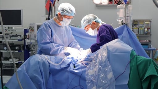 Bị ung thư xâm lấn bàng quang, người đàn ông 61 tuổi thoát cửa tử nhờ chiến lược điều trị khác thường