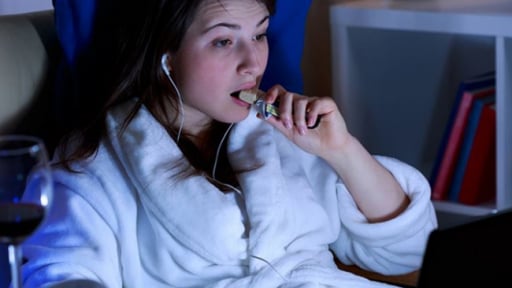 Ăn đêm là thói quen tệ hại cho sức khỏe của bạn