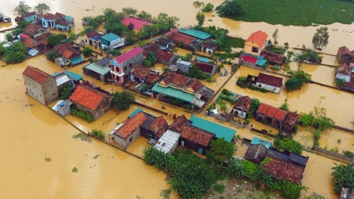 Thông tin mới nhất về cơn bão số 10: Miền Trung tiếp tục mưa lớn, diễn biến bão khó lường