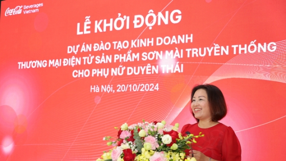 Công ty Coca-Cola Việt Nam đào tạo thương mại điện tử cho Phụ Nữ làng nghề Sơn Mài