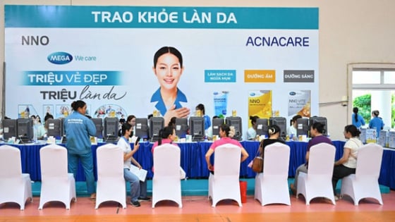 Lần đầu tiên soi da bằng AI, nữ công nhân ngỡ ngàng nhận ra những tổn thương giấu kín